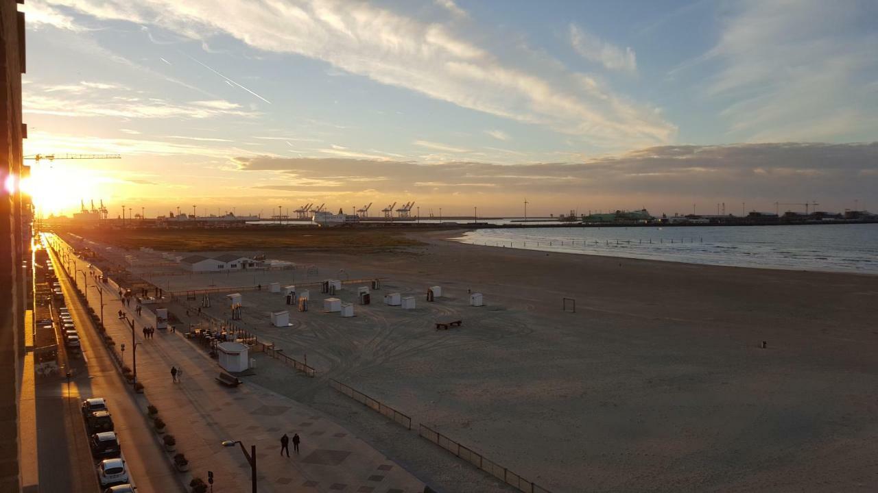 Modern Appartement Met Frontaal Zeezicht En Prive Parking Knokke-Heist Luaran gambar